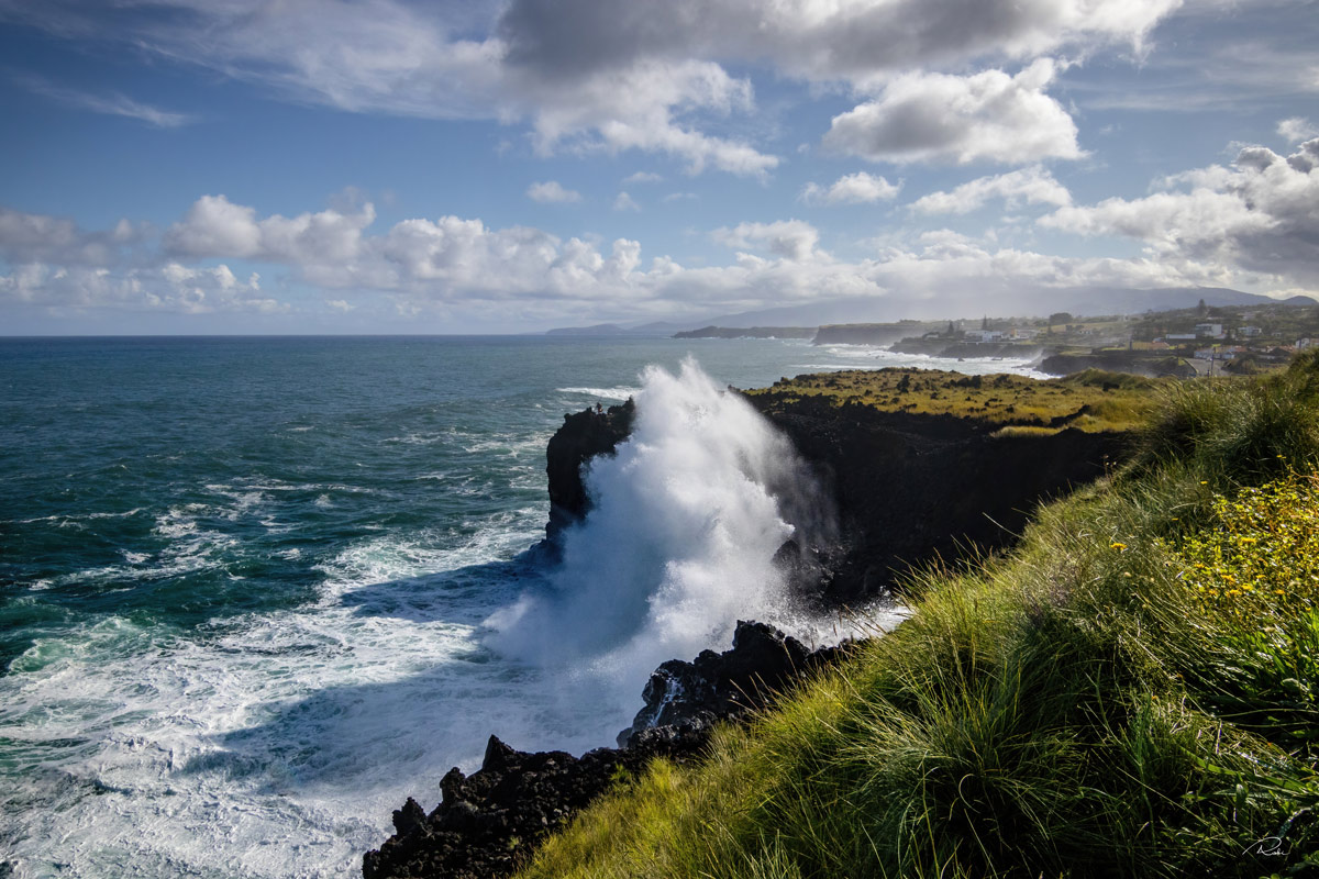 Falaise et vague Acores